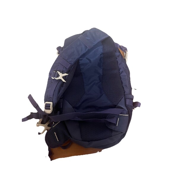 Outdoor Equipment Ozark Trail 2L Hydration Backpack Navy in Color, Lightly Used main image 4